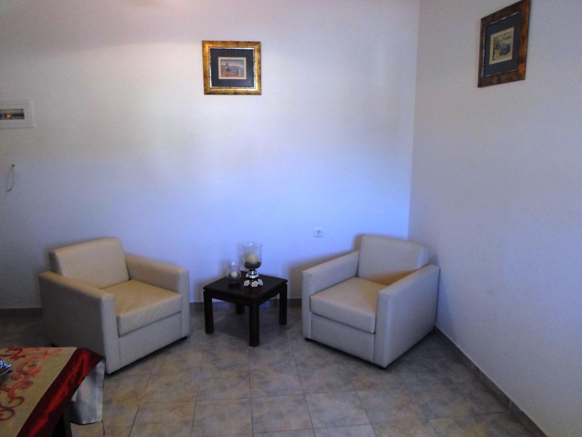 Nikki'S Studios & Apartments مورايتيكا المظهر الخارجي الصورة